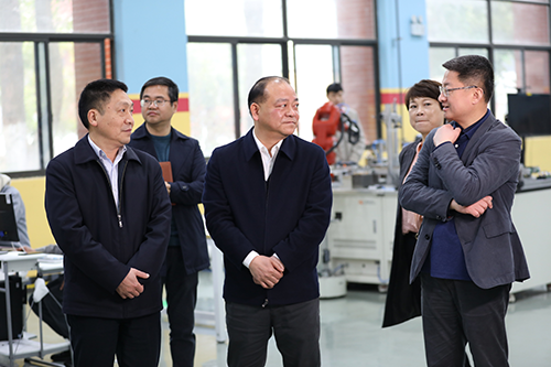 株洲市人社局黨組書記、局長潘慶一行到學(xué)院調(diào)研湖南省第一屆職業(yè)技能大賽賽事準備情況