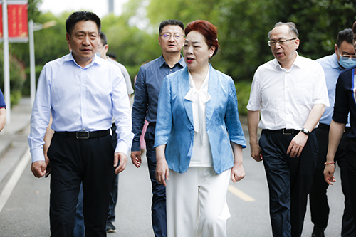 省人社廳黨組書記、廳長唐白玉一行到學院調研湖南省第一屆職業(yè)技能大賽籌備情況