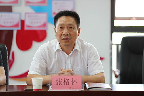 愛(ài)心助學(xué) 情暖校園