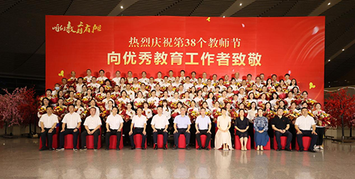 祝賀！學院教師易文斌榮獲株洲市師德師風標兵獎