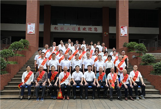 學(xué)院舉行“光榮在黨50年”紀(jì)念章頒發(fā)儀式暨“七一”表彰大會