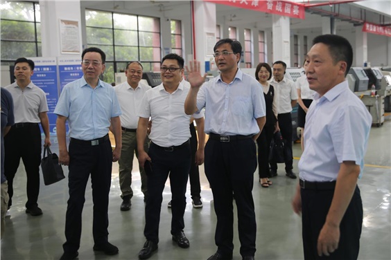 省人社廳黨組書記、廳長李永軍到學(xué)院調(diào)研中華人民共和國第二屆職能技能大賽株洲選手備賽情況