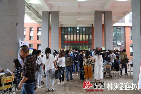 這所學校的學生為何剛畢業(yè)就被搶聘一空