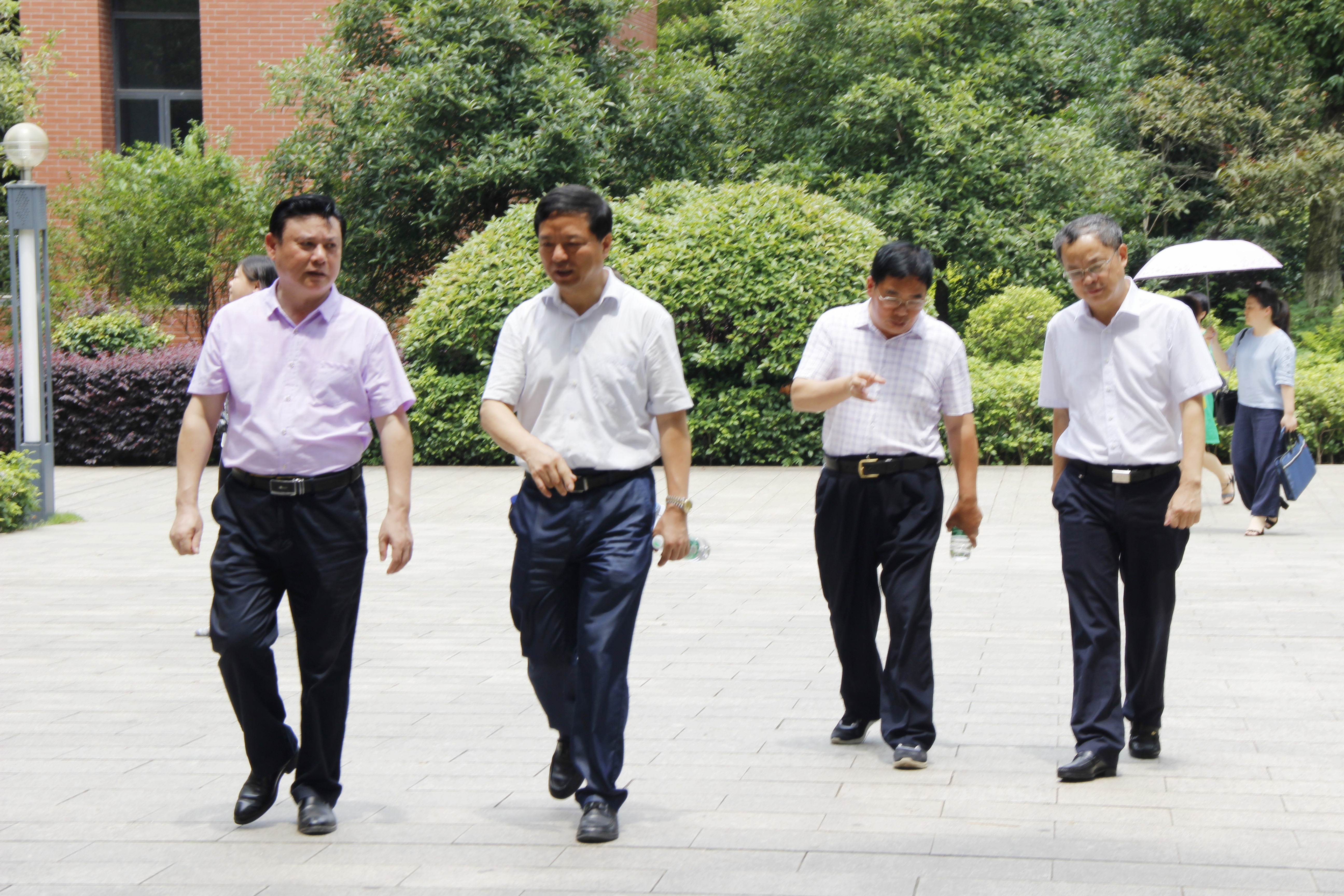 省退役軍人事務廳、省退役士兵就業(yè)創(chuàng)業(yè)服務促進會領導蒞臨我院調(diào)研指導