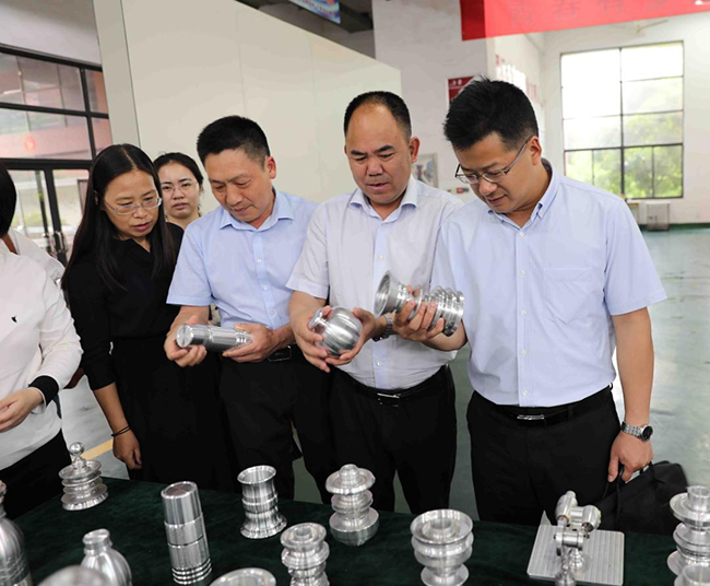 省委組織部干信處處長(zhǎng)余前廣一行來(lái)學(xué)院調(diào)研座談